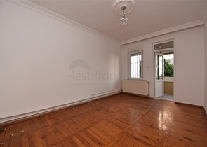 على البحر مباشرة وفي مركز الانيا - شقة 3 غرف وصالة - مناسبة كاستثمار ناجح . 