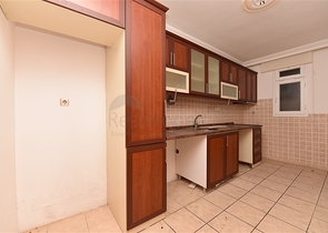 على البحر مباشرة وفي مركز الانيا - شقة 3 غرف وصالة - مناسبة كاستثمار ناجح . 