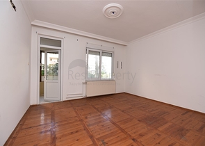 على البحر مباشرة وفي مركز الانيا - شقة 3 غرف وصالة - مناسبة كاستثمار ناجح . 