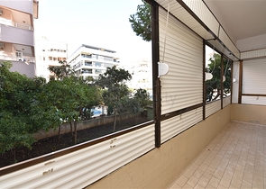 على البحر مباشرة وفي مركز الانيا - شقة 3 غرف وصالة - مناسبة كاستثمار ناجح . 