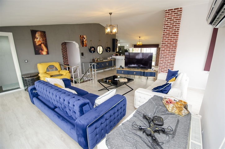 شقة واسعة 4 + 1 مطلة على البحر في أنطاليا