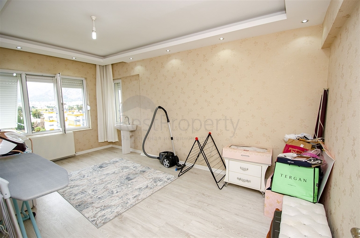 شقة واسعة 4 + 1 مطلة على البحر في أنطاليا