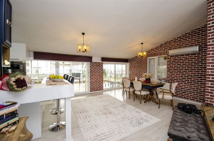 شقة واسعة 4 + 1 مطلة على البحر في أنطاليا