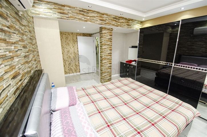 شقة واسعة 4 + 1 مطلة على البحر في أنطاليا