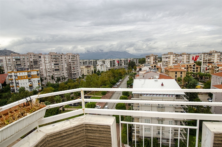 شقة واسعة 4 + 1 مطلة على البحر في أنطاليا