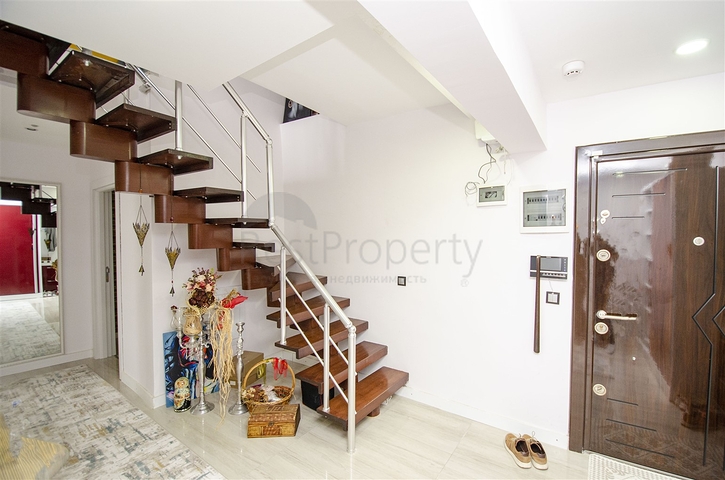 شقة واسعة 4 + 1 مطلة على البحر في أنطاليا