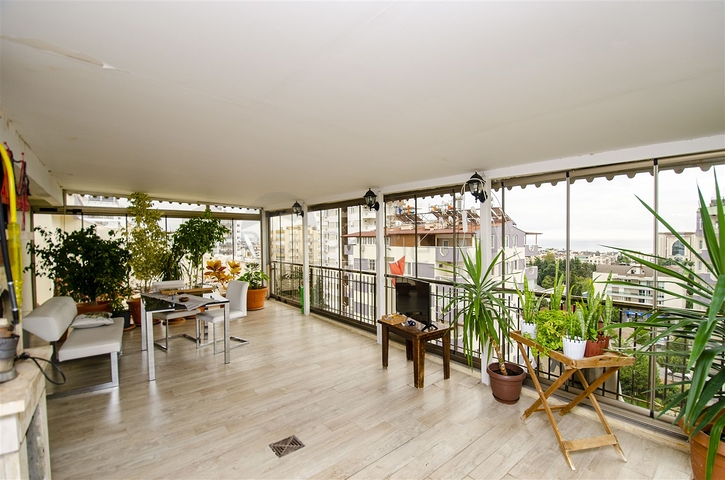 شقة واسعة 4 + 1 مطلة على البحر في أنطاليا