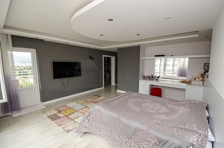 شقة واسعة 4 + 1 مطلة على البحر في أنطاليا