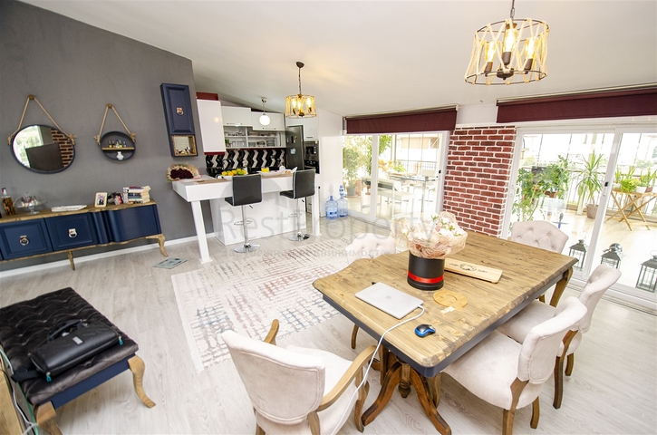 شقة واسعة 4 + 1 مطلة على البحر في أنطاليا