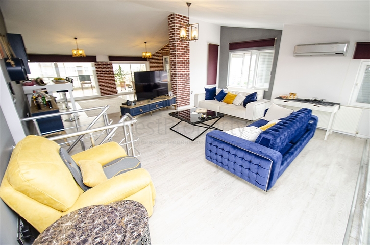 شقة واسعة 4 + 1 مطلة على البحر في أنطاليا