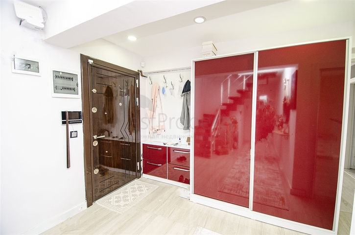 شقة واسعة 4 + 1 مطلة على البحر في أنطاليا