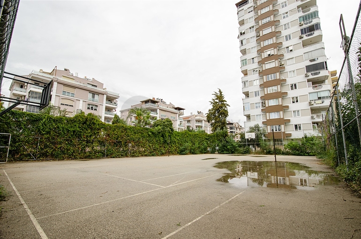 شقة واسعة 4 + 1 مطلة على البحر في أنطاليا