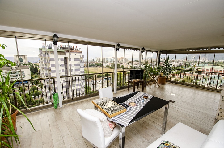 شقة واسعة 4 + 1 مطلة على البحر في أنطاليا