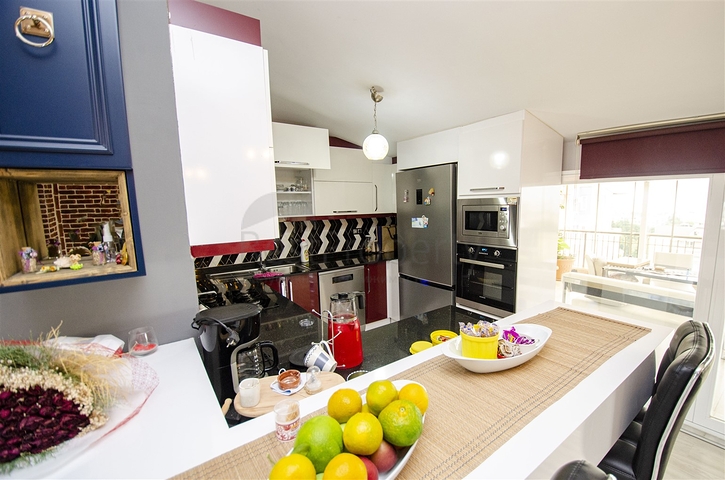 شقة واسعة 4 + 1 مطلة على البحر في أنطاليا