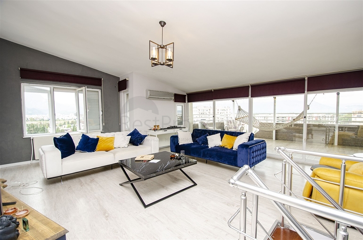 شقة واسعة 4 + 1 مطلة على البحر في أنطاليا