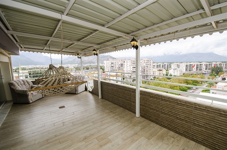 شقة واسعة 4 + 1 مطلة على البحر في أنطاليا