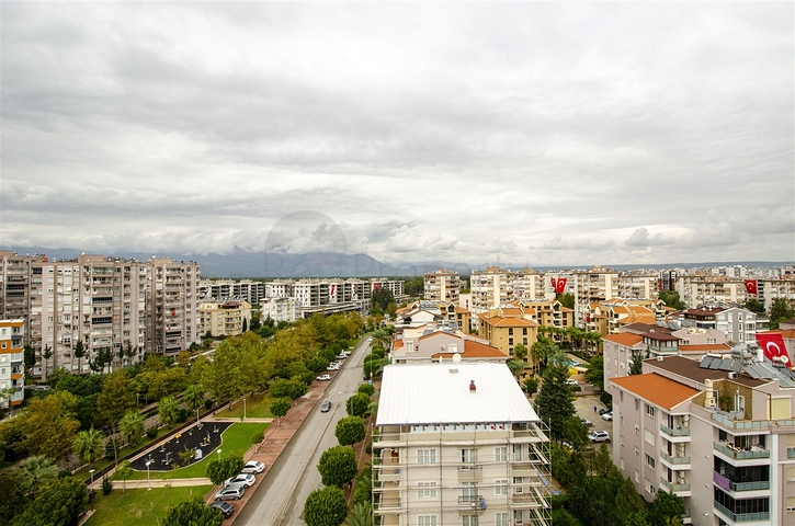 شقة واسعة 4 + 1 مطلة على البحر في أنطاليا