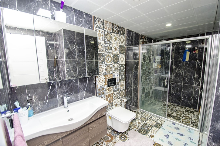 شقة واسعة 4 + 1 مطلة على البحر في أنطاليا