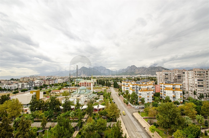 شقة واسعة 4 + 1 مطلة على البحر في أنطاليا