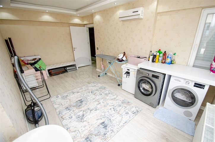 شقة واسعة 4 + 1 مطلة على البحر في أنطاليا