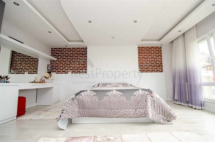 شقة واسعة 4 + 1 مطلة على البحر في أنطاليا