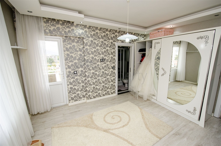 شقة واسعة 4 + 1 مطلة على البحر في أنطاليا