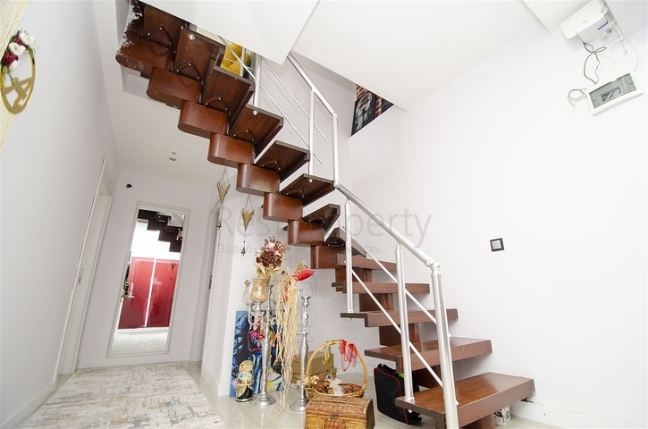 شقة واسعة 4 + 1 مطلة على البحر في أنطاليا