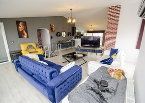 شقة واسعة 4 + 1 مطلة على البحر في أنطاليا