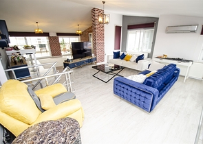 شقة واسعة 4 + 1 مطلة على البحر في أنطاليا