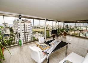 شقة واسعة 4 + 1 مطلة على البحر في أنطاليا