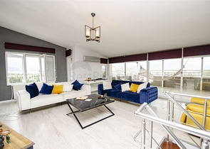 شقة واسعة 4 + 1 مطلة على البحر في أنطاليا