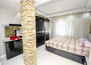 شقة واسعة 4 + 1 مطلة على البحر في أنطاليا