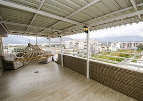 شقة واسعة 4 + 1 مطلة على البحر في أنطاليا