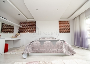 شقة واسعة 4 + 1 مطلة على البحر في أنطاليا