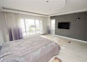 شقة واسعة 4 + 1 مطلة على البحر في أنطاليا