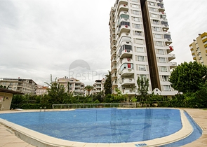 شقة واسعة 4 + 1 مطلة على البحر في أنطاليا