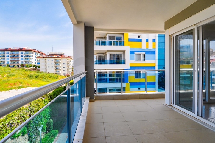 اطلالة بحر - شقة غرفة وصالة - مجمع بخدمات 5 نجوم -في منطقة كاستل الراقية / الانيا 