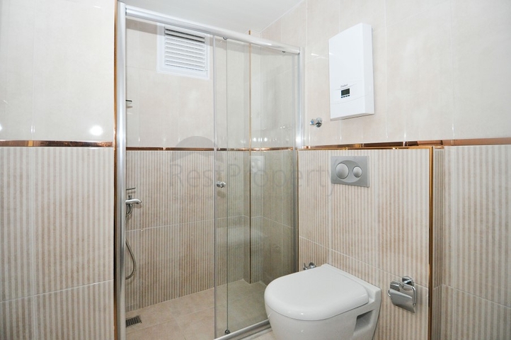 اطلالة بحر - شقة غرفة وصالة - مجمع بخدمات 5 نجوم -في منطقة كاستل الراقية / الانيا 