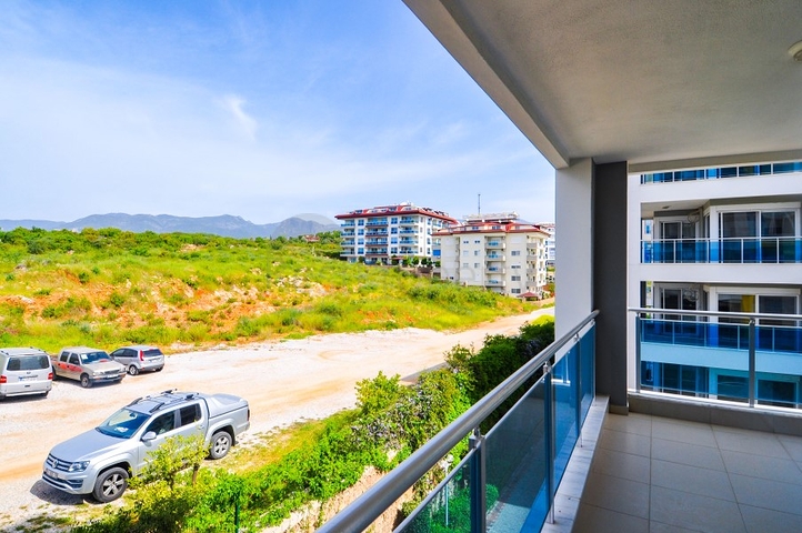 اطلالة بحر - شقة غرفة وصالة - مجمع بخدمات 5 نجوم -في منطقة كاستل الراقية / الانيا 