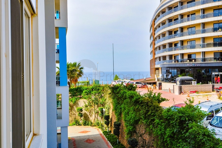 اطلالة بحر - شقة غرفة وصالة - مجمع بخدمات 5 نجوم -في منطقة كاستل الراقية / الانيا 