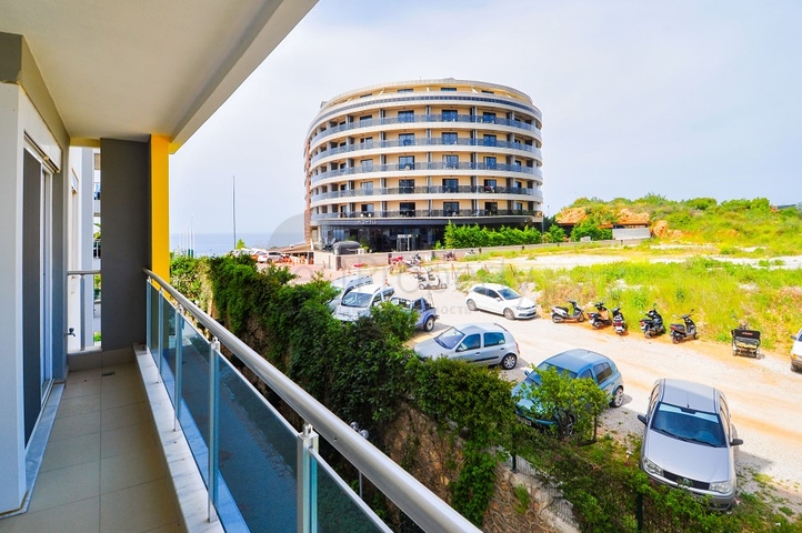 اطلالة بحر - شقة غرفة وصالة - مجمع بخدمات 5 نجوم -في منطقة كاستل الراقية / الانيا 