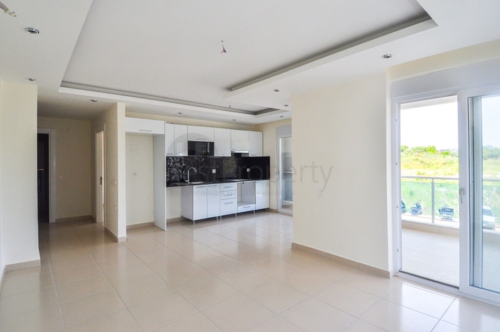 اطلالة بحر - شقة غرفة وصالة - مجمع بخدمات 5 نجوم -في منطقة كاستل الراقية / الانيا 