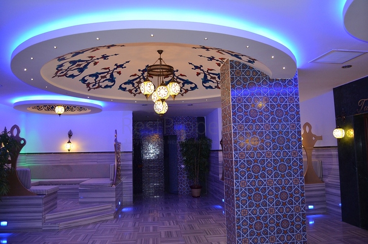 اطلالة بحر - شقة غرفة وصالة - مجمع بخدمات 5 نجوم -في منطقة كاستل الراقية / الانيا 