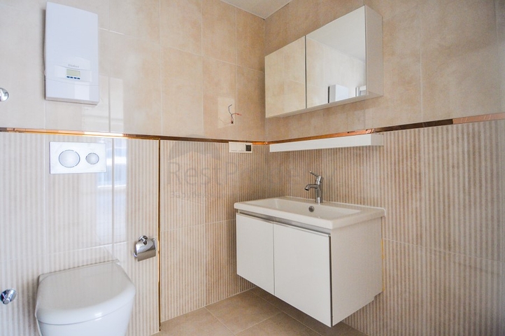 اطلالة بحر - شقة غرفة وصالة - مجمع بخدمات 5 نجوم -في منطقة كاستل الراقية / الانيا 