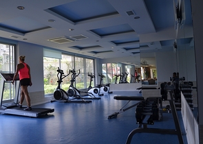 اطلالة بحر - شقة غرفة وصالة - مجمع بخدمات 5 نجوم -في منطقة كاستل الراقية / الانيا 