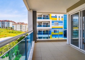 اطلالة بحر - شقة غرفة وصالة - مجمع بخدمات 5 نجوم -في منطقة كاستل الراقية / الانيا 