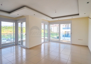 اطلالة بحر - شقة غرفة وصالة - مجمع بخدمات 5 نجوم -في منطقة كاستل الراقية / الانيا 