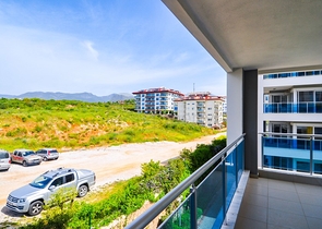 اطلالة بحر - شقة غرفة وصالة - مجمع بخدمات 5 نجوم -في منطقة كاستل الراقية / الانيا 