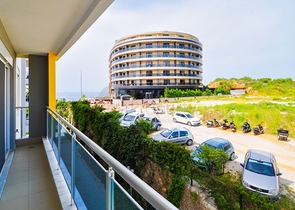 اطلالة بحر - شقة غرفة وصالة - مجمع بخدمات 5 نجوم -في منطقة كاستل الراقية / الانيا 