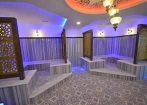 اطلالة بحر - شقة غرفة وصالة - مجمع بخدمات 5 نجوم -في منطقة كاستل الراقية / الانيا 